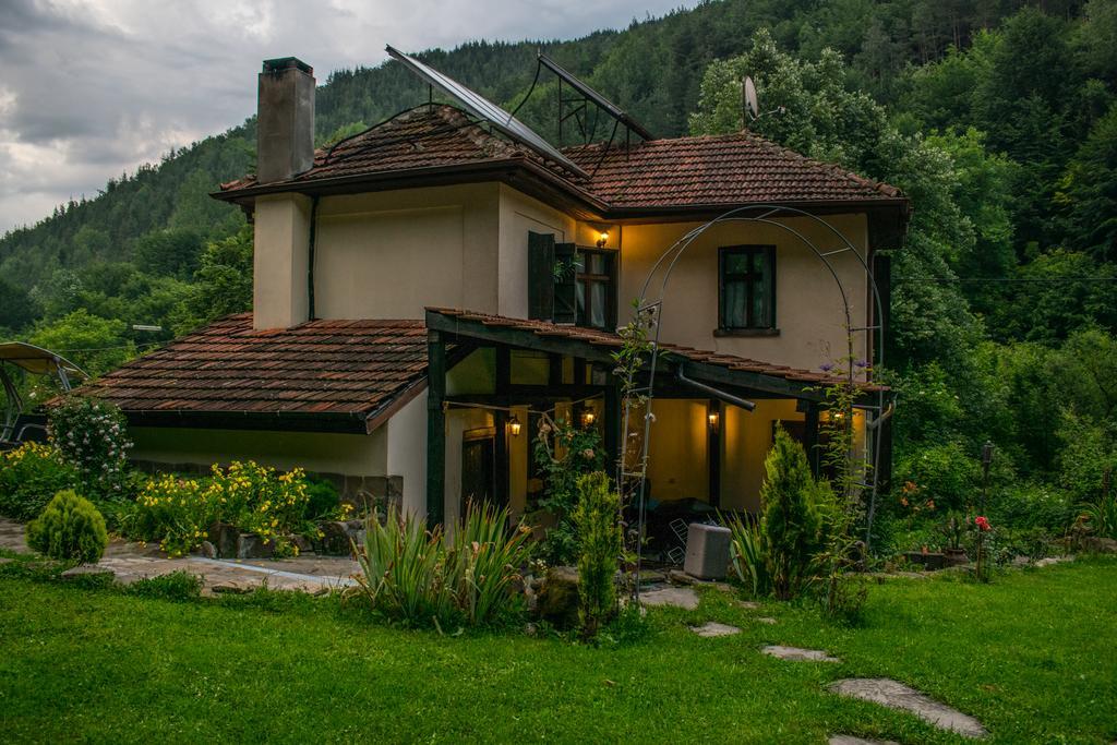 Guest House Verbena Apriltsi  Luaran gambar